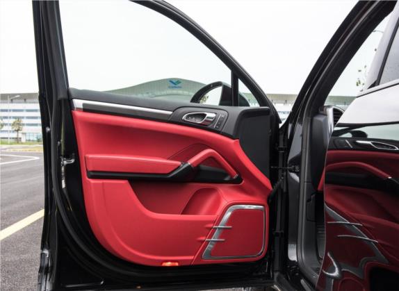 Cayenne 2015款 Cayenne Turbo S 4.8T 车厢座椅   前门板