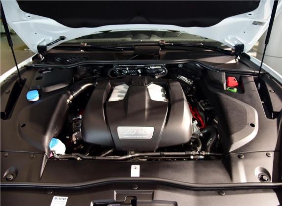 Cayenne 2016款 Cayenne Platinum Edition 3.0T 其他细节类   发动机舱