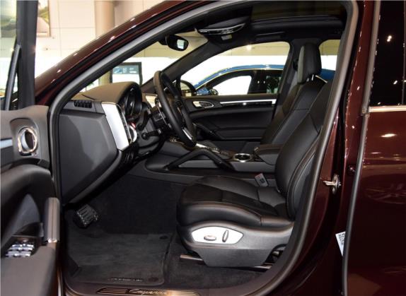 Cayenne 2016款 Cayenne 3.0T 车厢座椅   前排空间