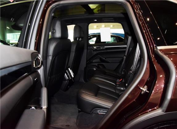 Cayenne 2016款 Cayenne 3.0T 车厢座椅   后排空间