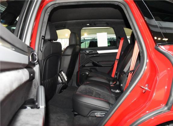 Cayenne 2016款 Cayenne GTS 3.6T 车厢座椅   后排空间