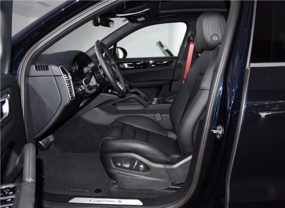 Cayenne 2018款 Cayenne S 2.9T 车厢座椅   前排空间