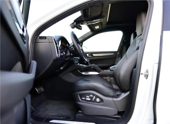 Cayenne 2018款 Cayenne Turbo 4.0T 车厢座椅   前排空间