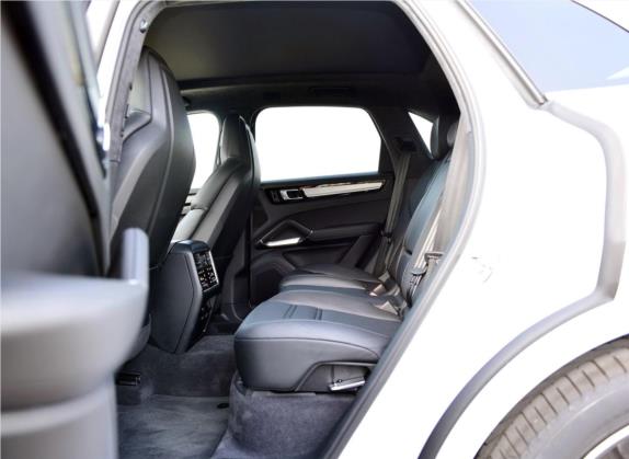 Cayenne 2018款 Cayenne Turbo 4.0T 车厢座椅   后排空间