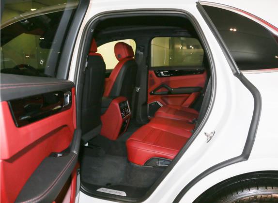 Cayenne 2020款 Cayenne S 2.9T 车厢座椅   后排空间