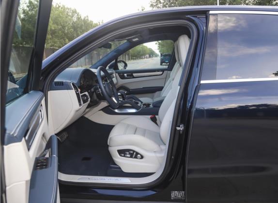 Cayenne 2020款 Cayenne Turbo 4.0T 车厢座椅   前排空间
