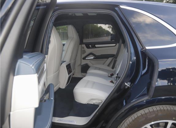 Cayenne 2020款 Cayenne Turbo 4.0T 车厢座椅   后排空间