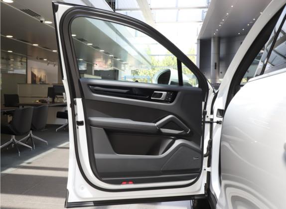 Cayenne 2023款 Cayenne 3.0T 铂金版 车厢座椅   前门板