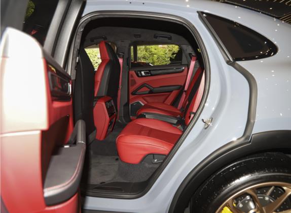 Cayenne 2023款 Cayenne Turbo GT 4.0T 车厢座椅   后排空间