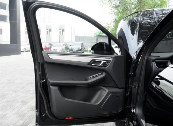 Macan 2014款 Macan Turbo 3.6T 车厢座椅   前门板