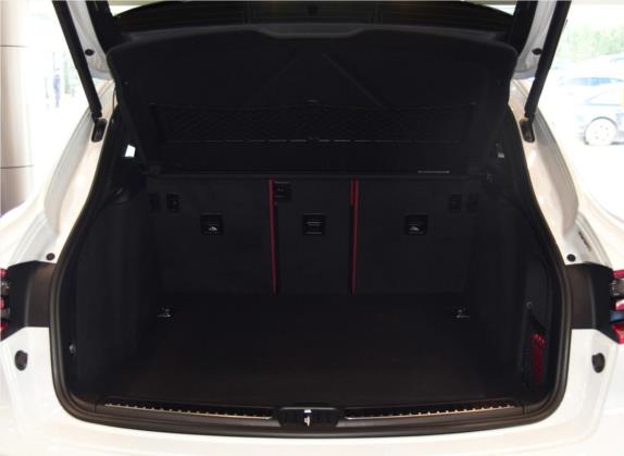 Macan 2016款 Macan 2.0T 车厢座椅   后备厢