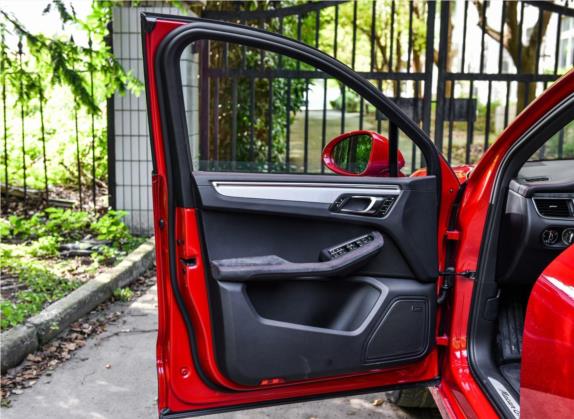 Macan 2017款 Macan GTS 3.0T 车厢座椅   前门板