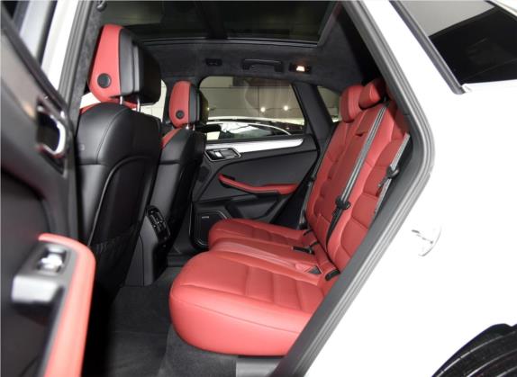 Macan 2017款  Macan Turbo 3.6T 车厢座椅   后排空间