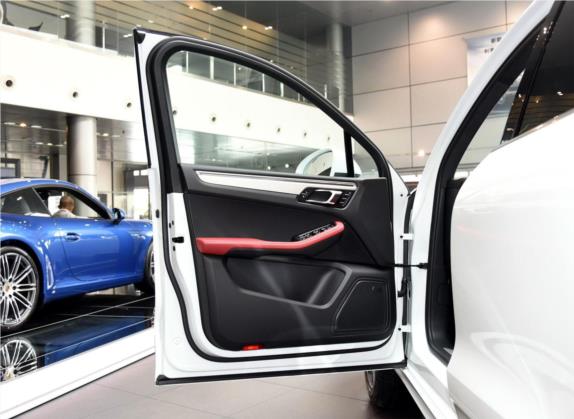 Macan 2017款  Macan Turbo 3.6T 车厢座椅   前门板