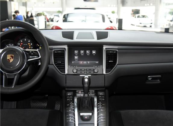 Macan 2017款  Macan 2.0T 中控类   中控台