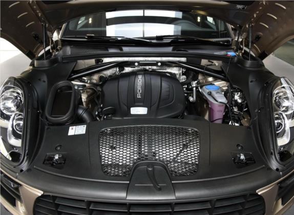 Macan 2017款  Macan 2.0T 其他细节类   发动机舱