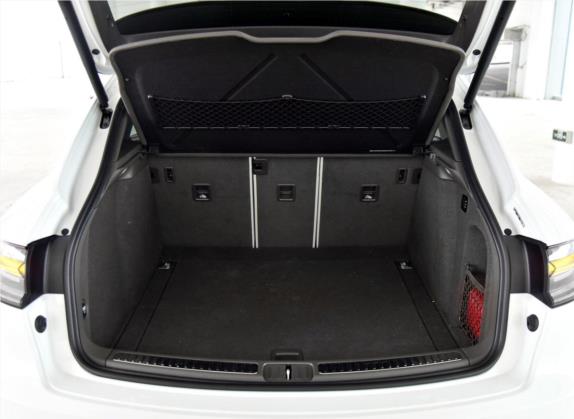 Macan 2018款 Macan 2.0T 车厢座椅   后备厢