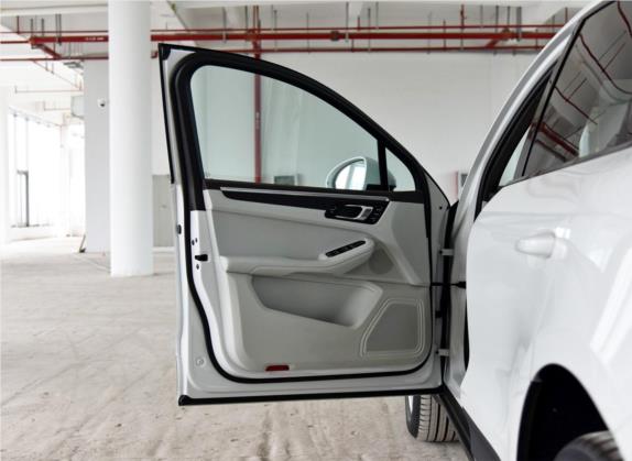 Macan 2018款 Macan 2.0T 车厢座椅   前门板