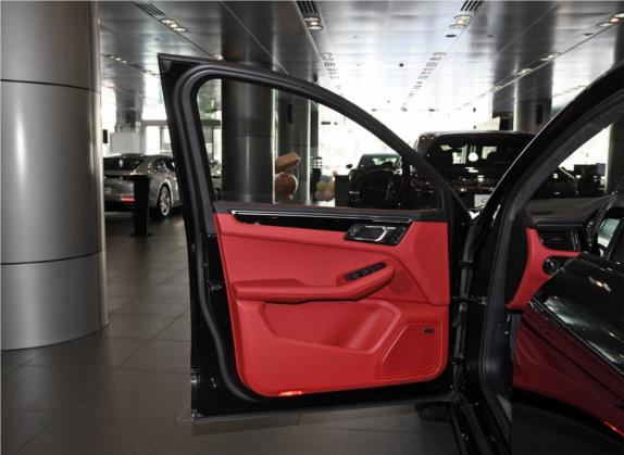 Macan 2020款 Macan Turbo 2.9T 车厢座椅   前门板