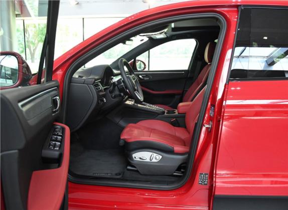 Macan 2020款 Macan GTS 2.9T 车厢座椅   前排空间