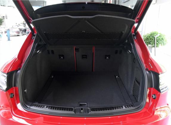Macan 2020款 Macan GTS 2.9T 车厢座椅   后备厢