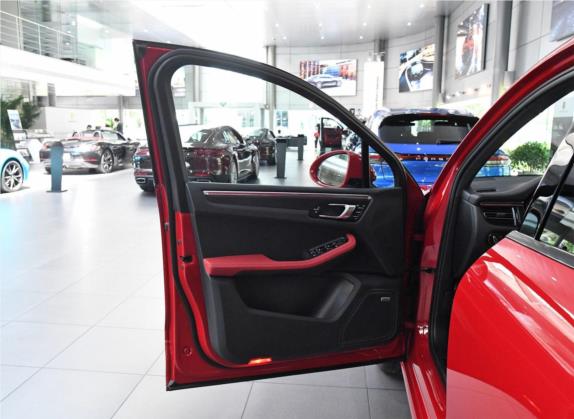 Macan 2020款 Macan GTS 2.9T 车厢座椅   前门板