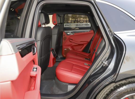 Macan 2022款 Macan S 2.9T 车厢座椅   后排空间