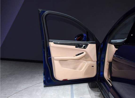 Macan 2022款 Macan 2.0T 车厢座椅   前门板