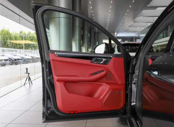 Macan 2023款 Macan GTS 2.9T 车厢座椅   前门板