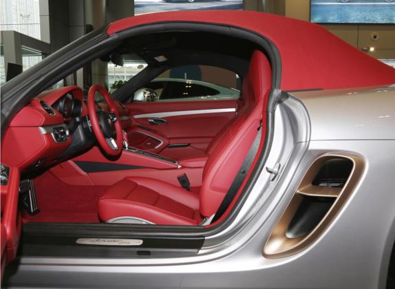 保时捷718 2021款 Boxster 2.5T 25周年纪念版 车厢座椅   前排空间