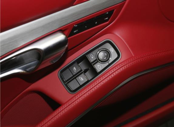 保时捷718 2021款 Boxster 2.5T 25周年纪念版 车厢座椅   门窗控制