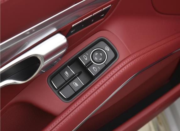 保时捷718 2022款 Boxster S 2.5T 车厢座椅   门窗控制
