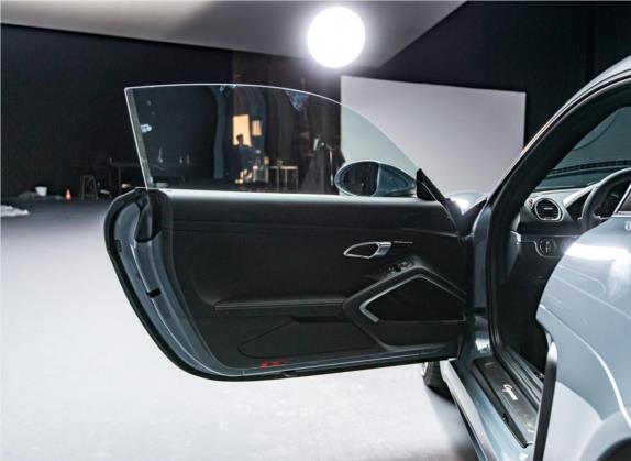 保时捷718 2023款 Cayman Style Edition 2.0T 车厢座椅   前门板