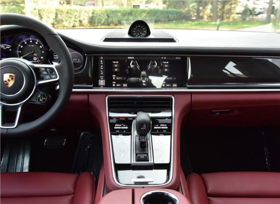 Panamera新能源 2018款 Panamera 4 E-Hybrid 2.9T 中控类   中控台