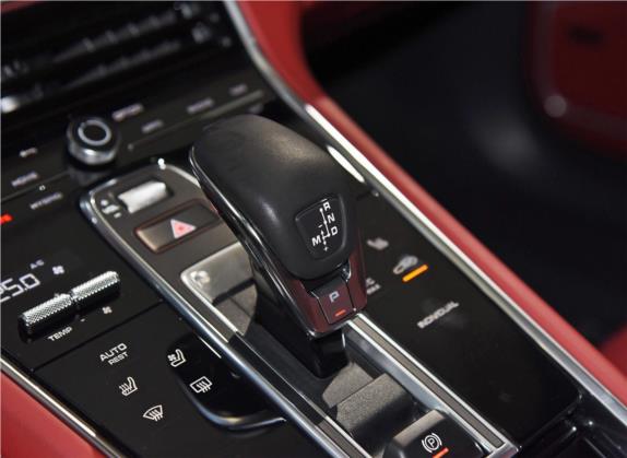 Panamera新能源 2021款 Panamera 4S E-Hybrid 行政加长版 2.9T 中控类   挡把