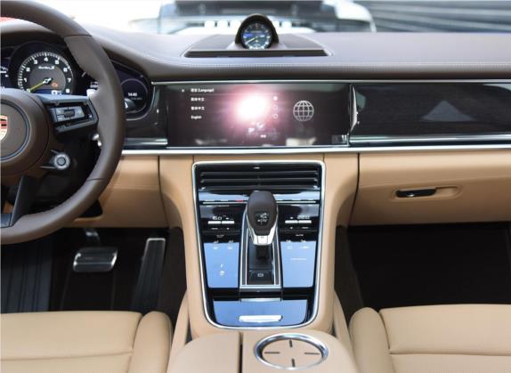 Panamera新能源 2021款 Panamera Turbo S E-Hybrid 行政加长版 4.0T 中控类   中控台