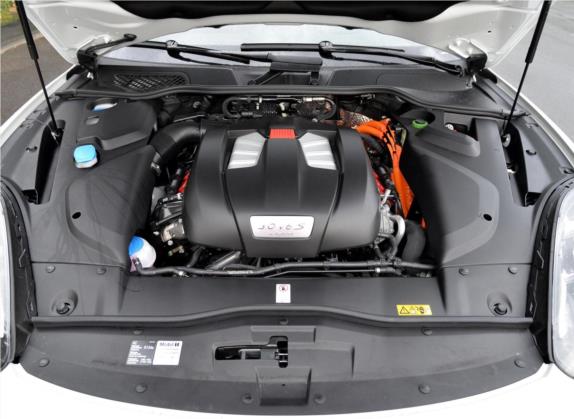 Cayenne新能源 2015款 Cayenne S E-Hybrid 3.0T 其他细节类   发动机舱