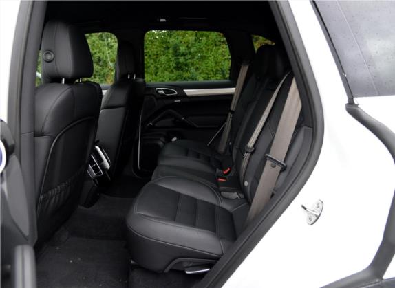 Cayenne新能源 2015款 Cayenne S E-Hybrid 3.0T 车厢座椅   后排空间