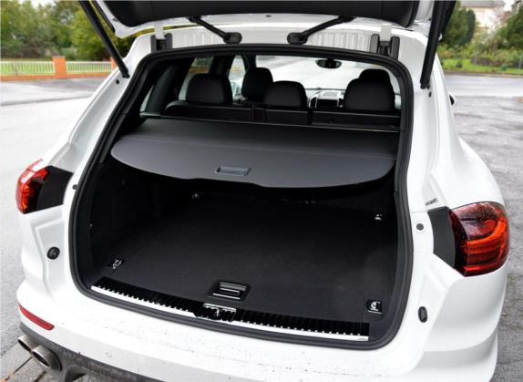 Cayenne新能源 2015款 Cayenne S E-Hybrid 3.0T 车厢座椅   后备厢