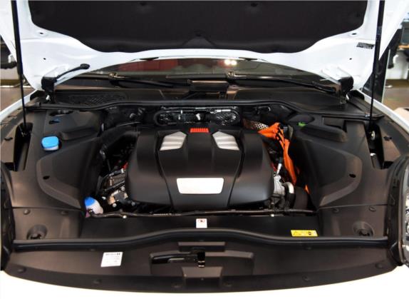 Cayenne新能源 2016款 Cayenne S E-Hybrid 3.0T 其他细节类   发动机舱