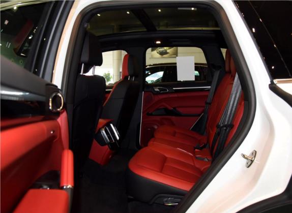 Cayenne新能源 2016款 Cayenne S E-Hybrid 3.0T 车厢座椅   后排空间