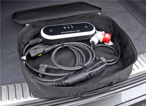Cayenne新能源 2019款 Cayenne E-Hybrid 2.0T 其他细节类   备胎