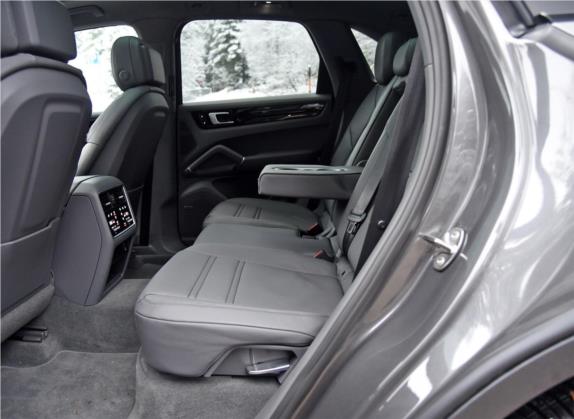 Cayenne新能源 2019款 Cayenne E-Hybrid 2.0T 车厢座椅   后排空间