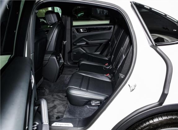 Cayenne新能源 2020款 Cayenne E-Hybrid Coupé 2.0T 车厢座椅   后排空间
