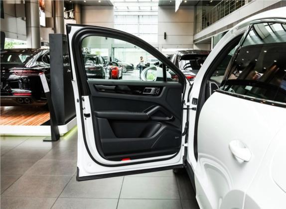 Cayenne新能源 2020款 Cayenne E-Hybrid Coupé 2.0T 车厢座椅   前门板