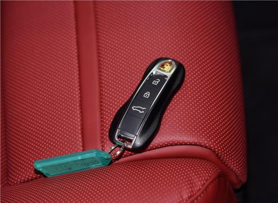 Cayenne新能源 2020款 Cayenne E-Hybrid 2.0T 其他细节类   钥匙