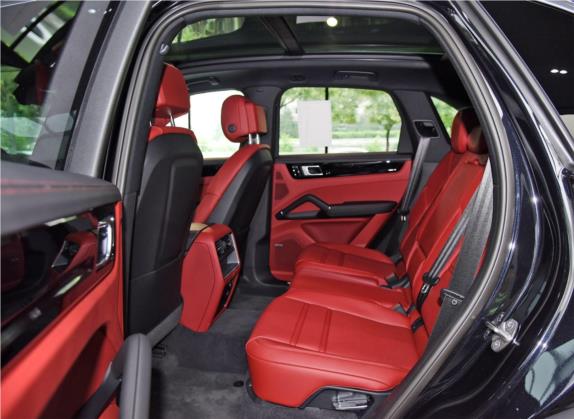 Cayenne新能源 2020款 Cayenne E-Hybrid 2.0T 车厢座椅   后排空间