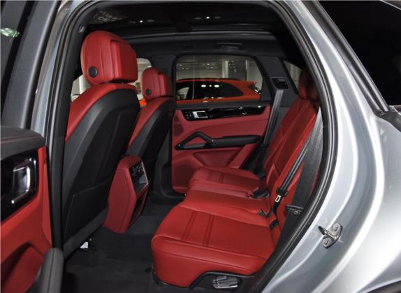 Cayenne新能源 2021款 Cayenne E-Hybrid 2.0T 车厢座椅   后排空间