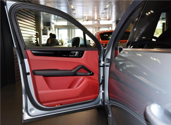 Cayenne新能源 2021款 Cayenne E-Hybrid 2.0T 车厢座椅   前门板