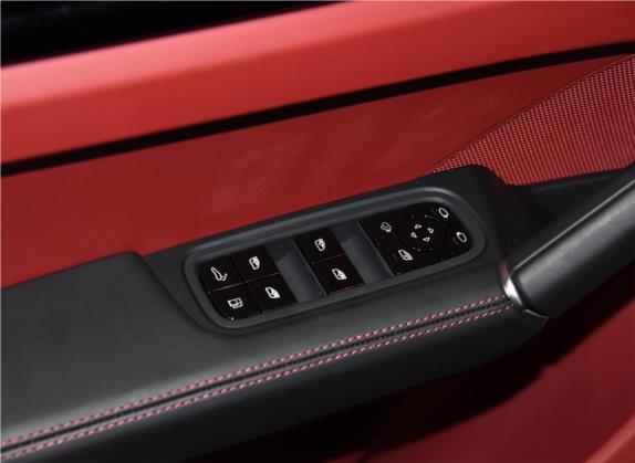 Cayenne新能源 2021款 Cayenne E-Hybrid 2.0T 车厢座椅   门窗控制